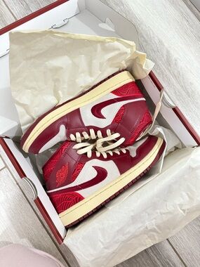 Nike Air Jordan 1 Mid Sneakers
